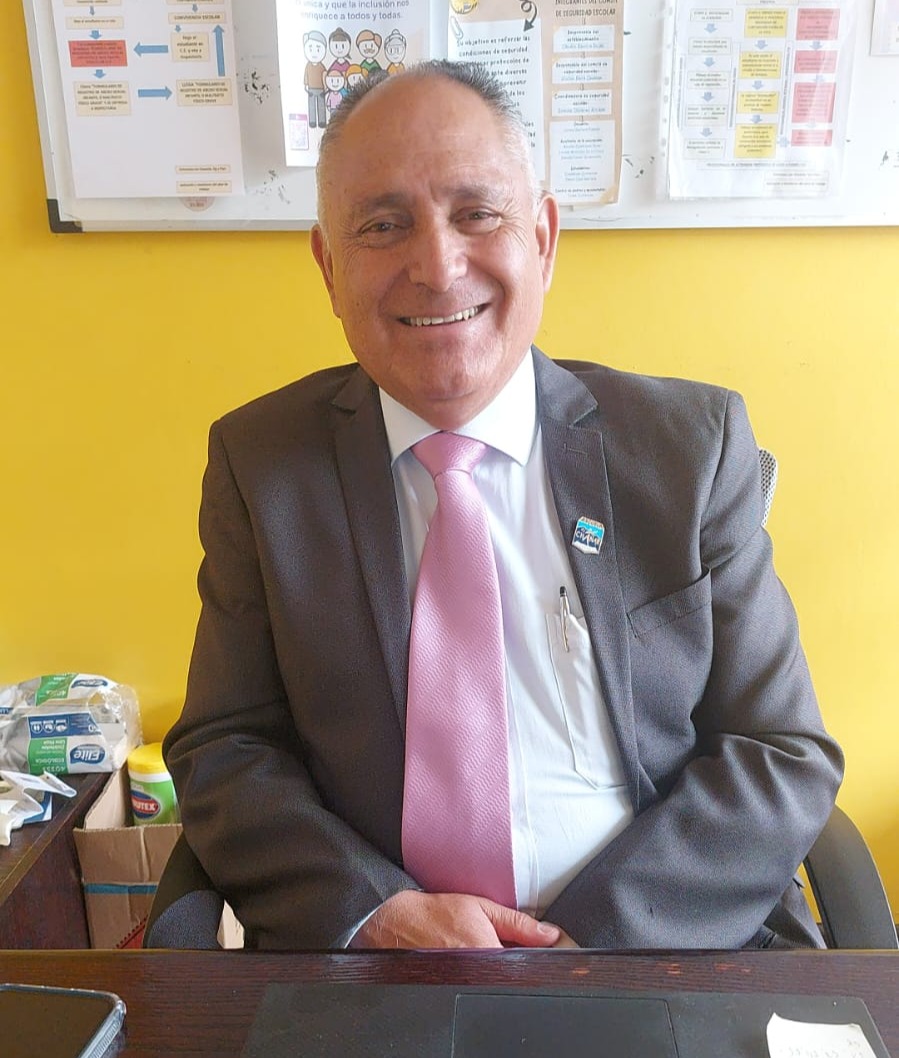 Don Víctor - Subdirector y Profesor Fundador