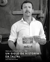 Héctor Zambra presentando su libro