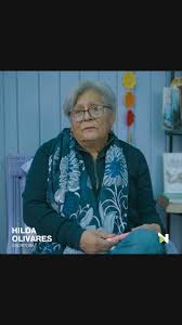 Hilda Olivares presentando su libro